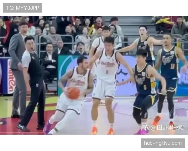 篮球边线规则具体如何界定，踩线瞬间是否算作出界违例